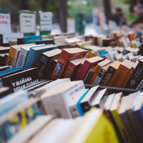 UNA EDICIÓN ECO, POR LA MUJER Y BOOKTUBERS: ESO ES LO QUE NOS ESPERA EN LA FERIA DEL LIBRO