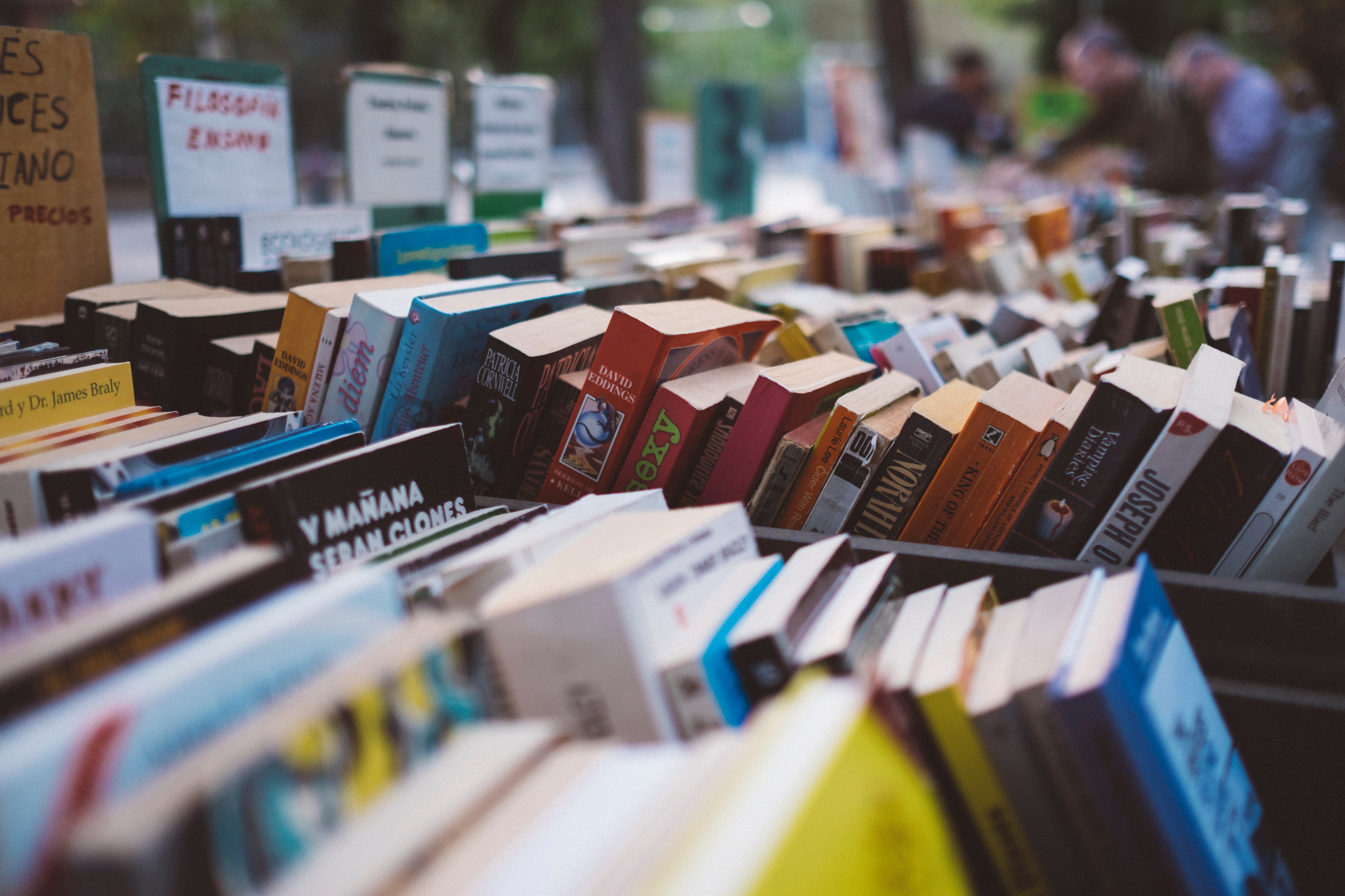 UNA EDICIÓN ECO, POR LA MUJER Y BOOKTUBERS: ESO ES LO QUE NOS ESPERA EN LA FERIA DEL LIBRO - Saborea Madrid