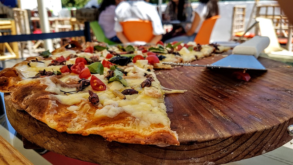 ¡HAKUNA MATATA! LA FILOSOFÍA DE COMER BICHOS DE TIMÓN Y PUMBA EN NUESTROS RESTAURANTES - Saborea Madrid