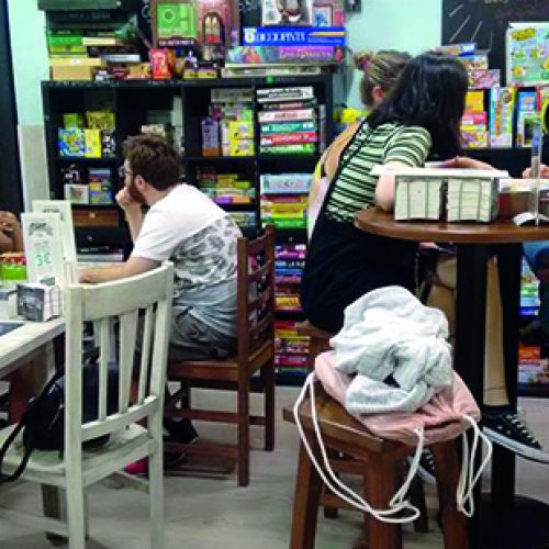 ¡TIRA PORQUE TE TOCA! LOS MEJORES BARES CON JUEGOS DE MESA EN LA CAPITAL