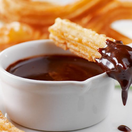 COMBATE EL FRÍO DE LAS REBAJAS CON UN CHOCOLATE CON CHURROS