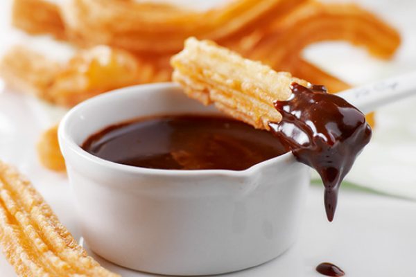 COMBATE EL FRÍO DE LAS REBAJAS CON UN CHOCOLATE CON CHURROS