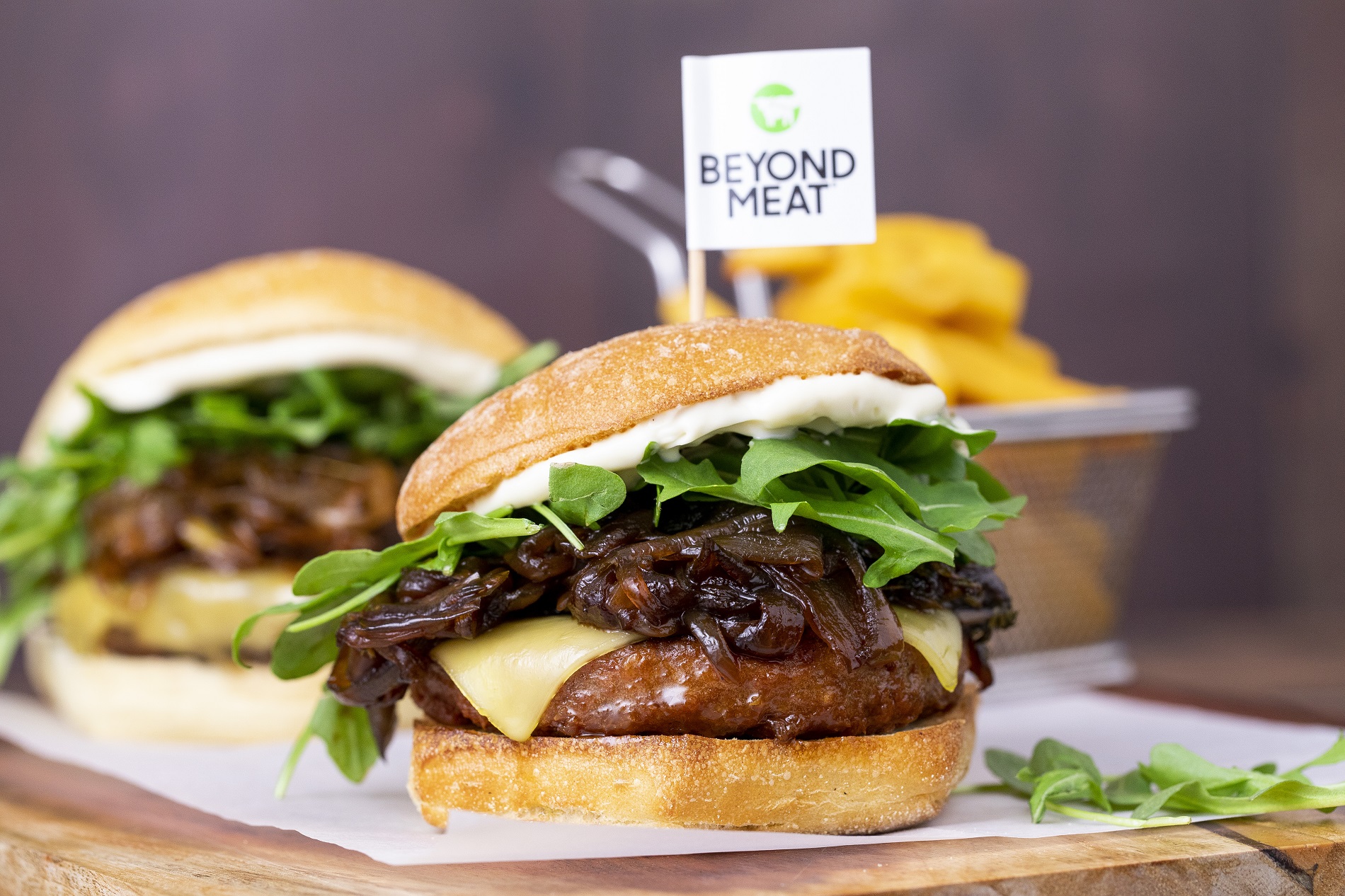 Beyond Burger: la hamburguesa vegetariana que estremece la Bolsa llega a Madrid - Saborea Madrid