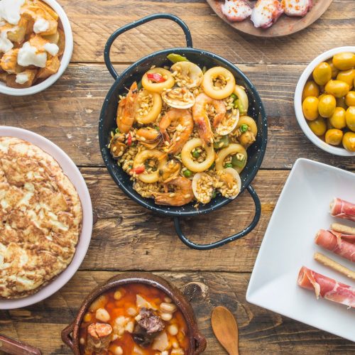 Degusta los platos típicos de la gastronomía madrileña