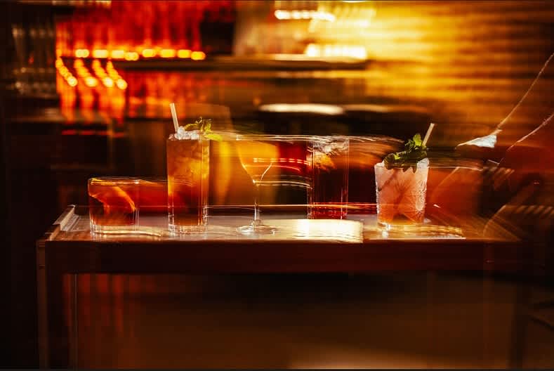 Cócteles to-go: la reinvención de los bares de copas en época de pandemia - Saborea Madrid