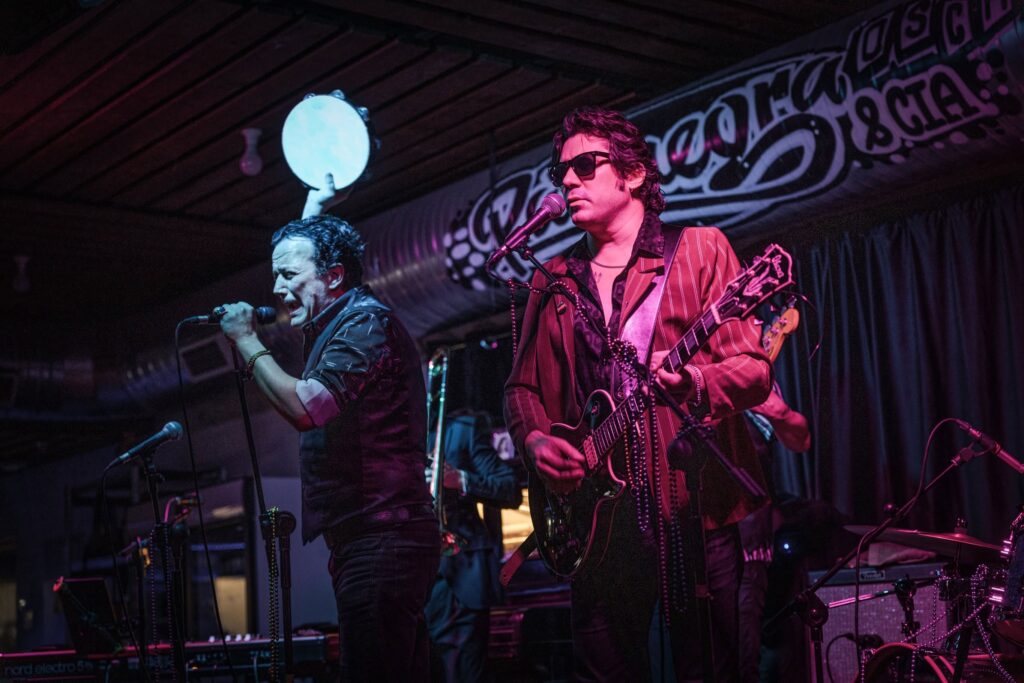 Óscar Patanegra & Cía. club de jazz al lado del río