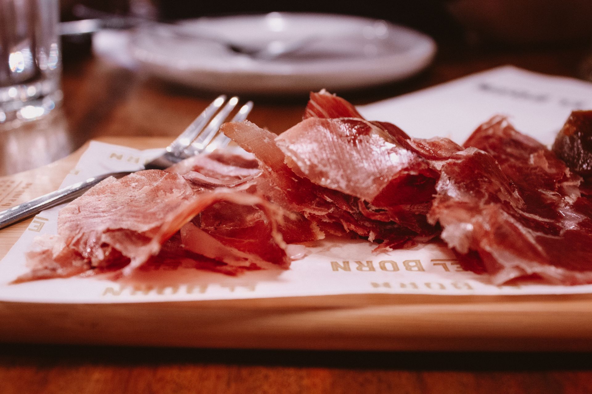 Cómo pedir en un bar de Madrid: vocabulario más usado para comida y bebida - Saborea Madrid