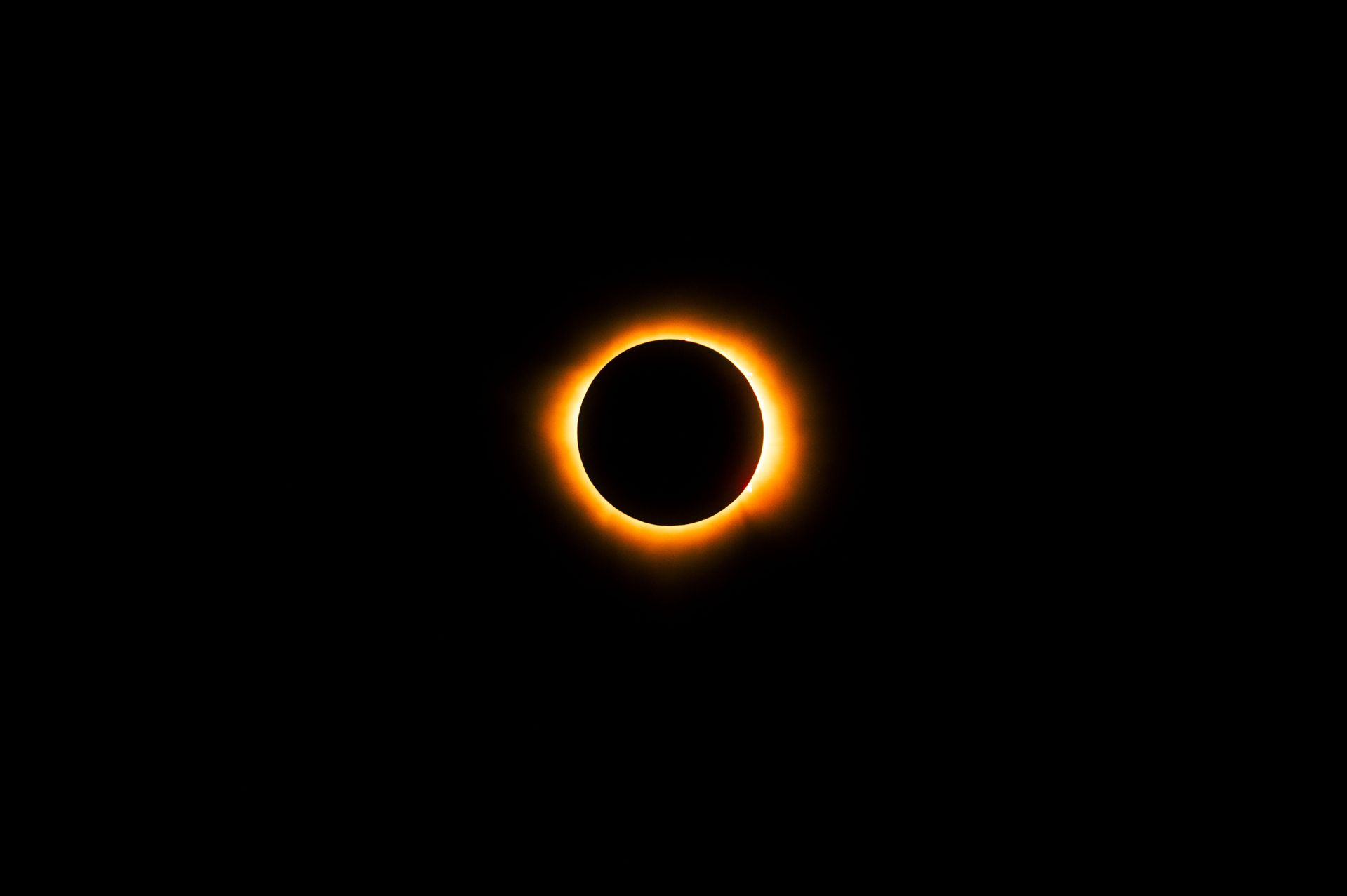 Dónde ver el eclipse en Madrid y dónde celebrarlo después - Saborea Madrid